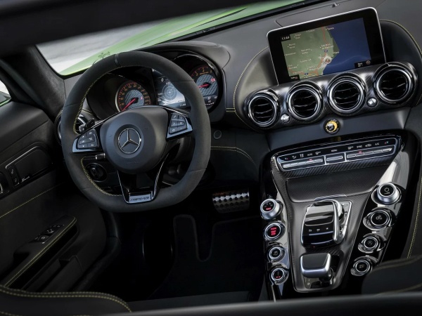 Mercedes-Benz AMG GT R купе фото