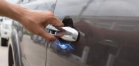 Почему автомобиль бьется током и как это исправить
